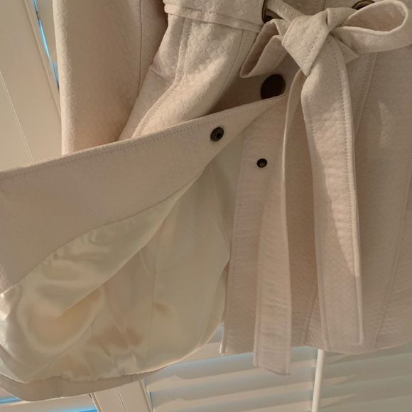 Coat - Picture 4 of 5